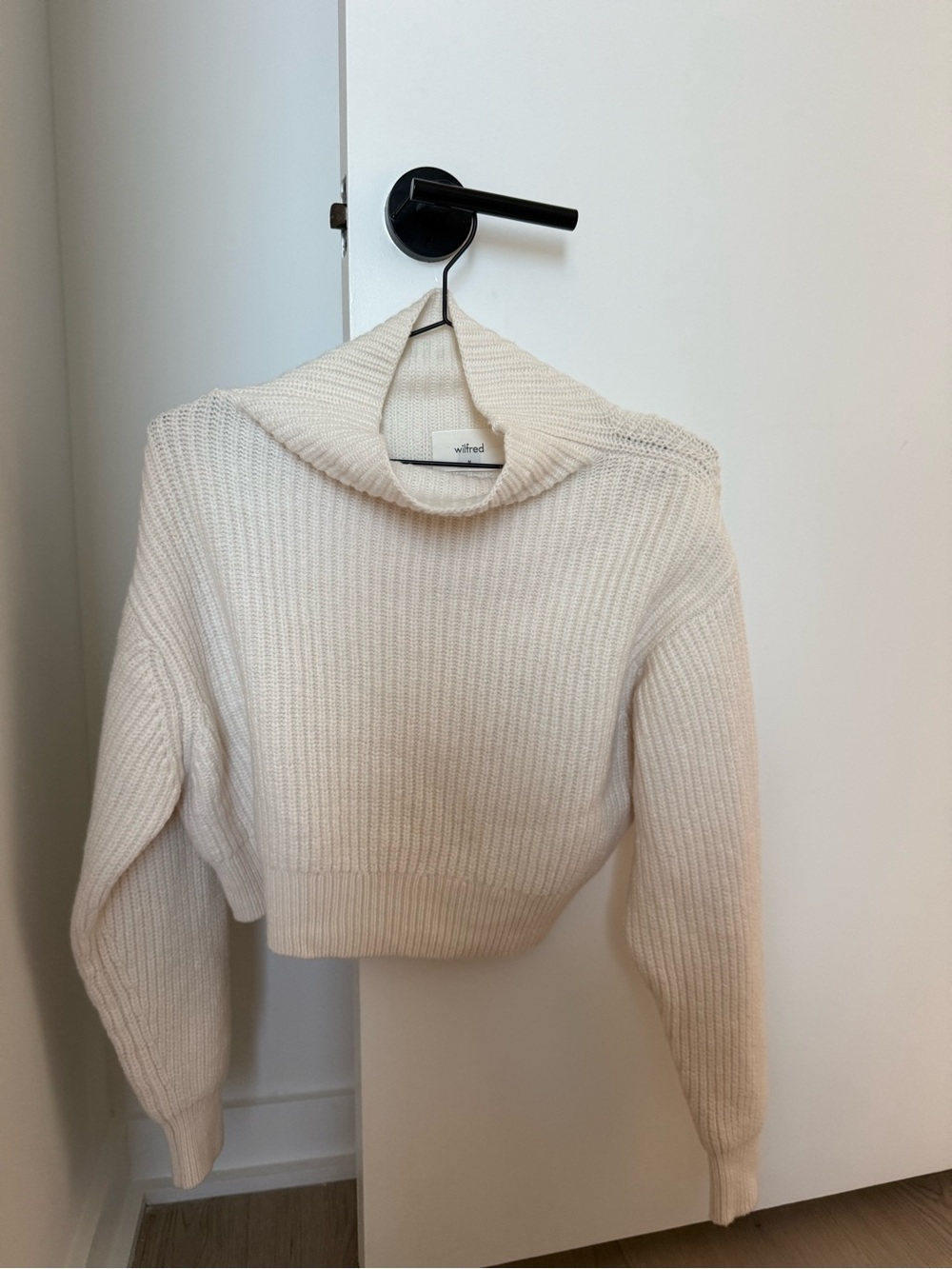 Aritzia Wilfred Cropped Turtleneck Sweater